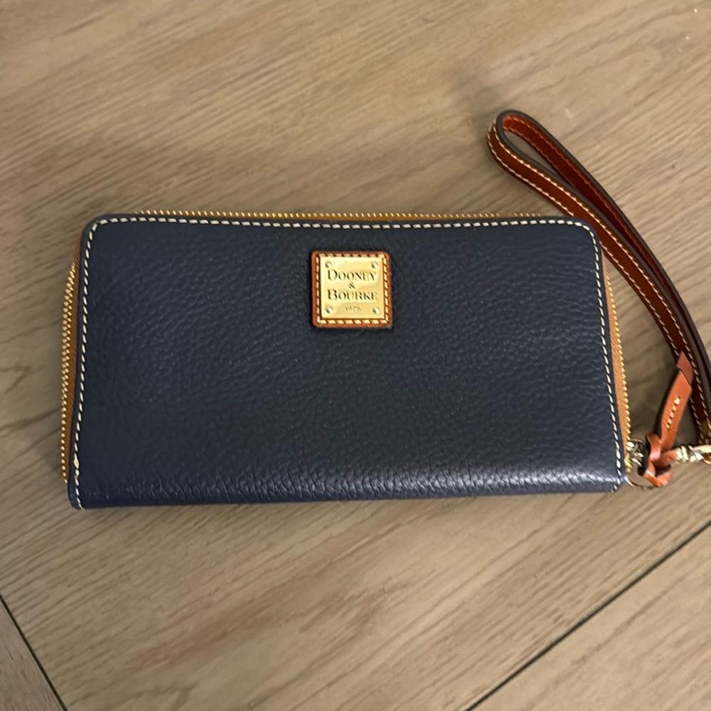 Dooney & Bourke zip around wallet